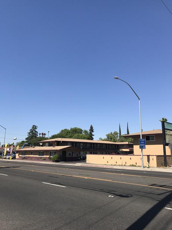 Economy Inn Modesto Exterior foto